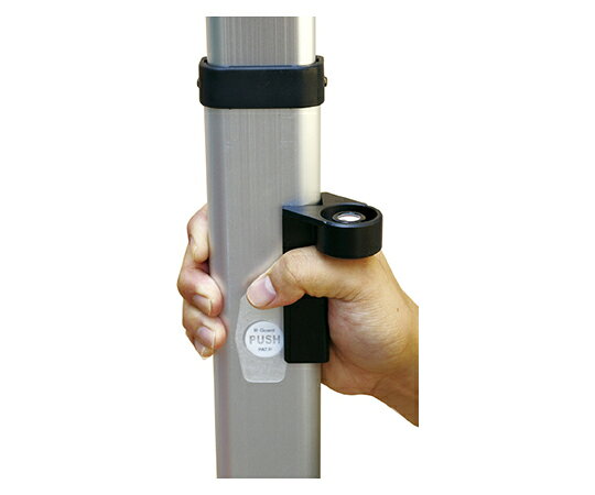 ●スタッフの角に当てて使用する手持ち式水準器です。●精密測定時に欠かせない水準器。使用状況や用途に応じてお選びください。●手持ち式　感度30′●単品サイズ：93×50×45mm●重量：0.064kg●商品コード：014-1011