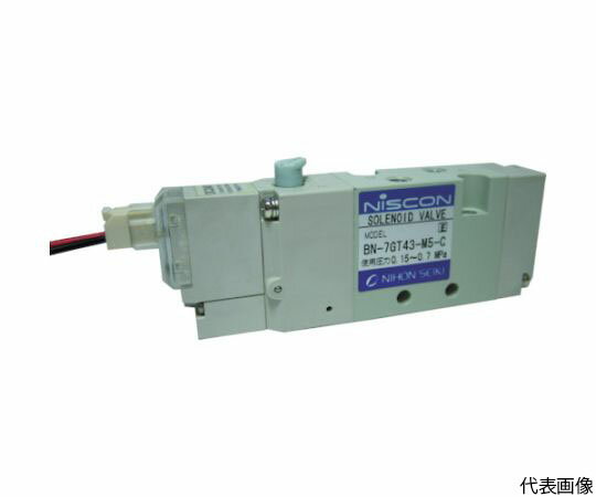 日本精器 4方向電磁弁 M5シングルAC200V7GT BN-7GT43-M5-C-E200 1台●小型の4方向電磁弁です。●有効断面積（mm2）：3.8●接続口径：M5●電源（V）：AC200●使用流体：空気●流体温度（℃）：5〜50℃●最高作動圧力差（MPa）空気：*●最高作動圧力差（MPa）水：*●オリフィス（mm^2）：*●使用圧力：0.15〜0.8MPa●原産国：台湾●コード番号：395-4412