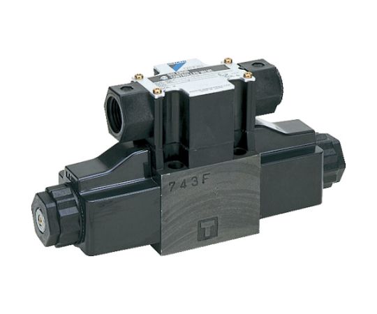 ダイキン 電磁パイロット操作弁　電圧AC200V　呼び径3/8 KSO-G03-66CB-20 1台●高圧（35MPa）大流量（100〜160L/min）防じん、防水構造に加え、欧州安全規格（CE）対応用機器として最適です。●取付タイプ：ガスケット●呼び径：3/8●電圧（V）：AC200●口径02、03シリーズのモジュラースタック弁と対応可●最大流量：100L/min（G02）、160L/min（G03）●最高圧力：35MPa●取付ボルト：G02：M5　G03：M6（オプションでM8も可）●原産国：日本●コード番号：364-9156
