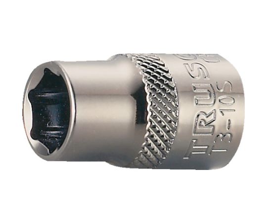 トラスコ中山 ソケット　6角タイプ　差込角9.5　対辺17mm T3-17S 1個●スタンダードタイプです。●ノンクロムメッキ処理で、環境に優しいです。●接触面が大きく強い応力を掛けてもボルトナットを傷めにくくなっています。●対辺寸法（mm）：17●差込角（mm）：9.5●全長（mm）：30●対辺形状：6角●表面処理：ノンクロムメッキ●対辺（mm）：17●材質／仕上：クロムバナジウム鋼（Cr-V）●原産国：台湾●コード番号：301-3022