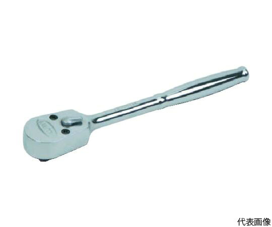 WILLIAMS ラチェットハンドル 1/2ドライブ シールドヘッドラチェット 10-5/16インチ 歯数36枚 全長260mm JHWSB-52EHA 1個●密閉式のエンクローズド・ヘッドは、ゴミやホコリ、液体などがヘッド内に入り込むのを防ぎ、内部潤滑を保ちます。●なめらかなコンフォートグリップ・ハンドルは手袋なしで1日中使用することが可能です。●10°の傾斜ヘッドに36枚の歯を持ち、せまい場所でも確実なかみ合わせを実現します。●シールドヘッドでブラック処理された本体は高耐久性に優れます。●鍛造製一体型ラチェットは工業用途にも十分耐える強度と安全性を備えています。●技術者向け。●メンテナンス業者。●歯数（枚）：36●差込角（mm）：凸12.7●全長（mm）：260●タイプ：ブラック仕上げ●材質／仕上：特殊工具鋼●注意：めっき処理をしていない商品のため、防錆剤が塗布されていることがあります。製品の御使用には問題ございません。●原産国：アメリカ●コード番号：758-0801