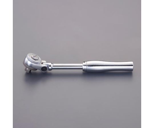 アズワン ラチェットハンドル（伸縮・首振型） 3/8"DR/140-190mm EA618TM-13 1本●自動車整備、機械設備の保守組立等に。●切換えフタを廻すことで送り方向を切換えることができます●ギア数：72歯（5°送り）●全長（mm）：140〜190●ハンドル：ローレット●差込角：3/8"●サイズ（mm）：D／28 T／18 t1／9 t2／17.7●重量（g）：255●保証トルク（N・m）：140●材質：SCM440（ヘッド）/S45C（ハンドル）●伸縮式●コンパクトヘッド●コンパクトでフレックスな高トルク対応型