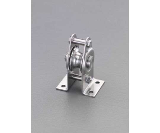 ●ステンレス製ですので、サビに強く耐久性があります。●使用荷重（kg）：250●使用ロープ径（mm）：〜10mm●車径（mm）：75●ベースサイズ（mm）：86×85●材質：ステンレス（SUS304）●サイズ（mm）：A／142、B／86、C／85、D／56、 E／55、F／12、G／19、H／40、I／62●軸受：メタル●重量（g）：930●取付穴径：8.4●荷役搬送作業やロープガイドに