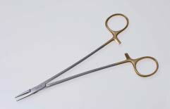 【送料無料】【無料健康相談 対象製品】T/Cマイクロバスキュラー持針器 18cm0.3チップ付 医療用ステンレス器具