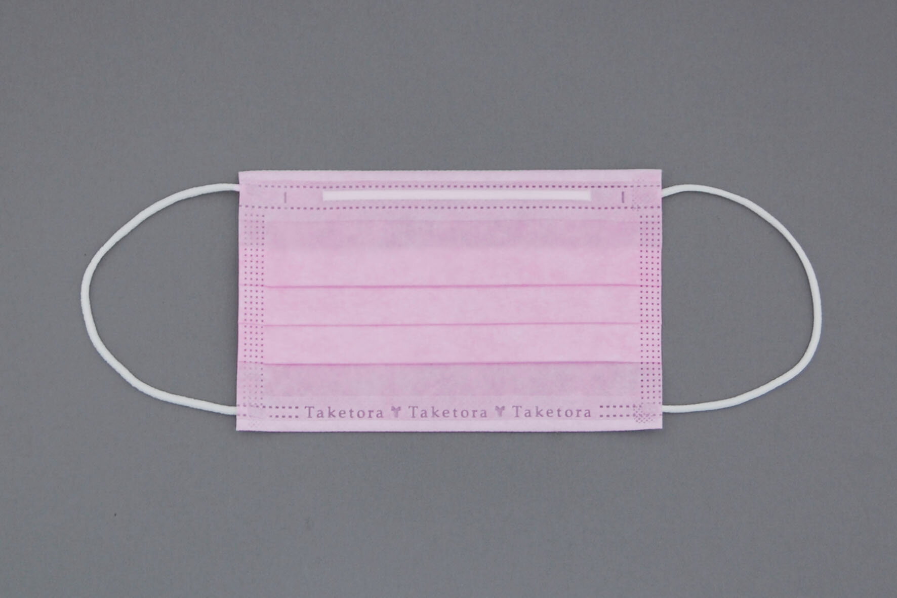 ●不織布3層構造のフィルター部分が花粉やホコリ、ハウスダストを効果的に遮断します。（BFE値99％）●ノーズブリッジを鼻の形に沿わせることで使用時のフィット感を高めます。●ノーズブリッジが金属製のため、よりフィットしやすいです。●ゴムひもタ...