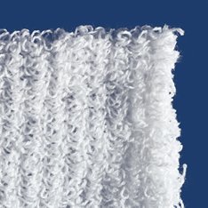 ◎チューブ状の伸縮性編包帯です。 ◎通気性・吸汗性に優れています。 ◎必要に応じて、自由にカットができます。 ◎身体のどんな屈曲部にも良くフィットし、四肢や関節の運動を妨げません。規格：5号 3.6cm×伸長20m (膝 大腿部)、入数：1巻