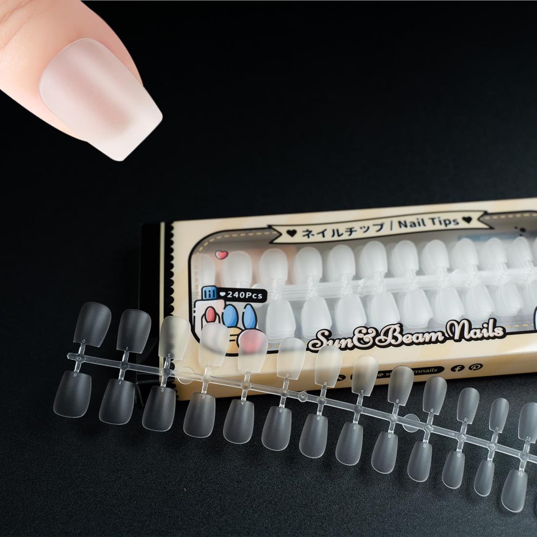 Sun＆Beam Nails クリアネイルチップ 15サイズ240枚入り フルカバー ハーフチップ 薄い 快適 マット ネイルアート アクリル マニキュア サロン 業務用 手用 (超短コフィン)