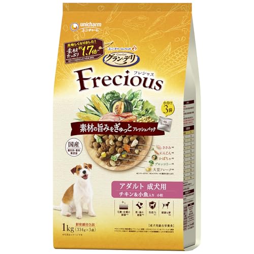 -/1Kg/4520699618219・Size:1Kg・パッケージ個数:1・素材を美味しくフレッシュパックした国産プレミアムドッグフードです。・遠赤外線で焼き上げた粒とフリーズドライ・エアドライの素材を酸化を防ぐ鮮度維持包装をすることで、いつでも美味しくワンちゃんが喜びます。・成犬向けの栄養バランスで、愛犬が大好きなチキン&小魚入りです。・ペット適応年齢:成犬・商品サイズ(幅×奥行×高さ)175mm×140mm×310mm パッケージのデザイン変更に伴い、掲載画像とは異なったデザインの商品が届く場合がございます。あらかじめご了承ください。商品紹介 できたて鮮度の香りと素材の美味しさが実感できる国産プレミアムドッグフードです。 原材料・成分 穀類(トウモロコシ、小麦粉、パン粉、コーングルテンミール)、肉類(チキンミール、チキンエキス、ビーフミール、ポークミール、乾燥ささみ加工品)、豆類(大豆、大豆たんぱく、大豆エキス)、魚介類(フィッシュミール、フィッシュエキス、小魚パウダー、まぐろミール、かつお節)、動物性油脂、野菜類(ビートパルプ、乾燥にんじん、乾燥かぼちゃ、乾燥ブロッコリー、ほうれんそうパウダー)、チーズパウダー、セルロースパウダー、ビール酵母、ミネラル類(カルシウム、塩素、銅、鉄、ヨウ素、カリウム、ナトリウム、リン、セレン、亜鉛)、ビタミン類(A、B1、B2、B6、B12、D、E、K、コリン、パントテン酸、葉酸)、調味料、酸化防止剤(ミックストコフェロール、ハーブエキス)【成分】たんぱく質22.0%以上、脂質11.5%以上、粗繊維4.5%以下、粗灰分8.5%以下、水分10.0%以下【エネルギー】370kcal/100g 使用方法 【1日の食事量の目安】 成犬時の体重1kg：30g 成犬時の体重2kg：50g 成犬時の体重3kg：70g 成犬時の体重4kg：85g 成犬時の体重5kg：100g 成犬時の体重6kg：115g 成犬時の体重7kg：130g 成犬時の体重8kg：140g 成犬時の体重9kg：155g 成犬時の体重10kg：165g 成犬時の体重15kg：225g 成犬時の体重20kg：280g ・1日食事量を数回に分けて与えてください。 ・上記を目安に愛犬が最適な体重を維持できるよう、適宣調整してください。 ・必要な栄養素がバランスよく取れますので、本製品と水のみで毎日の食事として与えることができます。 ・愛犬の体重や状態、運動量に合わせて量を調整して与えてください。 ・食事は清潔なお皿で与え、新鮮な水をいつでも飲めるように用意してください。 ・初めて与える場合は、一度に多量を食べさせると便がゆるくなることがあるため、今までの食事に少量混ぜ、徐々に量を増やしながら、1~2週間で切り替えてください。