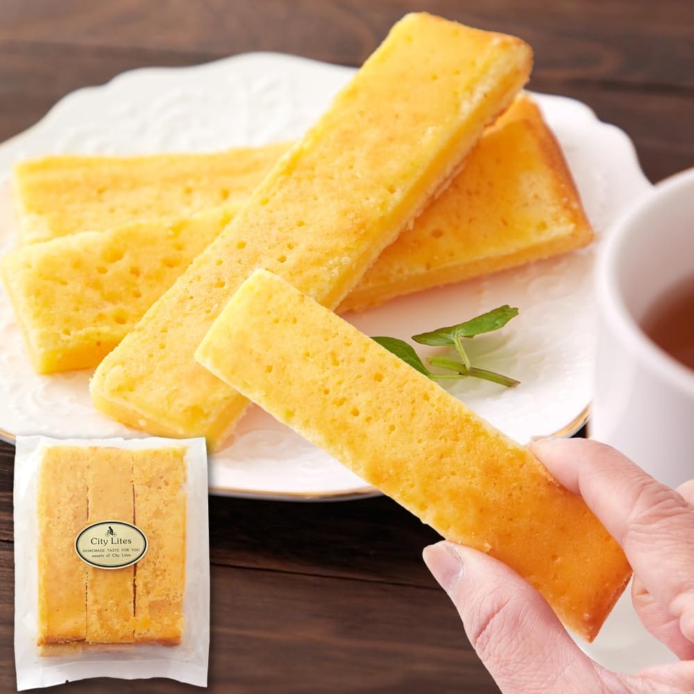 ✅【スティックタイプのチーズケーキ】コクのある、滑らかな口当たりのクリームチーズを使用。卵と濃厚クリームチーズが生み出すクセになる味わい。 風味豊かで程よい甘さとしっとり食感が魅力です。✅【ちょうどいい！！】200gでお届けします。✅【美味しさのひみつ】厳選素材を使用し、素材本来の味を最大限に活かしています。 クリームチーズの濃厚でクリーミーな味わいが特徴で、爽やかなレモン果汁の酸味がアクセントとなり、後味をさっぱりさせます。✅【アレンジ自在】そのままでもアレンジしても◎ デザートやお菓子作りの素材としても幅広く活用できます。■品名：訳あり濃厚チーズケーキ切り落とし ■名称:洋焼菓子 ■原材料名：卵(国産)、クリームチーズ、砂糖、マーガリン、牛乳、水飴、ショートニング、小麦粉、レモン果汁、塩/膨張剤、香料、乳化剤、酸化防止剤(V.E)、安定剤(ペクチン)、(一部に卵・小麦・乳成分・大豆を含む) ■内容量：200g ■賞味期限：製造より60日 ■保存方法：高温直射日光を避け冷暗保存してください ●開封後はお早目にお召し上がり下さい。 程よい甘さとしっとり食感が魅力のスティックタイプのチーズケーキ♪200gでお届けします。