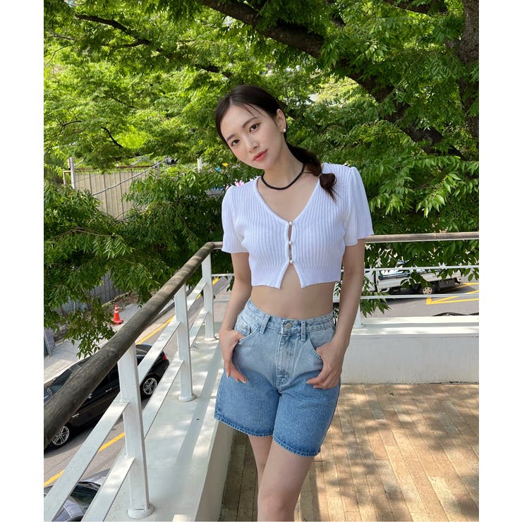 by muni:r パールボタンクロップド半袖カーディガン トップス