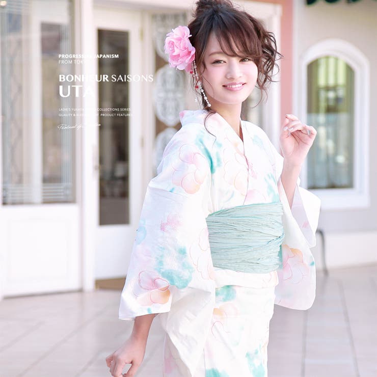 bonheur saisons Jec 夏しぐれ 詩 浴衣セット商品詳細■浴衣詳細（サイズ）身丈：約165cm袖丈：約49cm裄丈：約68cm（素材）表地：綿100%裏地：なし■帯詳細（サイズ）巾：約40.0cm長さ：約400cm（素材）表地：ポリエステル100%裏地：なし■下駄詳細（フリーサイズ）巾：約8cm長さ：約24cm高さ：約3.5cm適応サイズ：23.0〜24.5cm（素材）鼻緒：ポリエステル台：桐撮影協力アニヴェルセル大宮注意事項こちらの商品は、浴衣・帯・下駄の3点セットです。セット内容の一部変更や、それに伴う値引きは承っておりません。帯は結び帯ではございません。セットの下駄は、当店選別の「おまかせコーデ」です。台色や鼻緒の色柄のご希望は承りかねますのでご了承ください。撮影環境により、モデル着用の商品が実際の色よりも明るく見える場合があります。商品の色みは単品で撮影された画像をご参照ください。涼しさを保つため、生地は適度に薄く透け感があります。返品・交換について購入後の交換は受け付けておりません。予めご了承ください。返品を希望される場合は購入履歴一覧の「ショップへの問い合わせ」よりお問い合わせください。=========================複数配送先指定について1件の注文に対して、異なる住所への配送は対応出来かねます。恐れ入りますが、異なる住所へ配送をご希望の場合、配送先毎に分けて注文いただきますようお願い申し上げます。【浴衣・着物WOMEN】