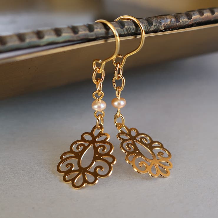 Melody Accessory イヤリング ピアス アラベスク 淡水パール ノンホールピアス 日本製 金属アレルギー対応 揺れる カジュアル ブランド シンプル アクセサリー メロディーアクセサリー アクセサリー