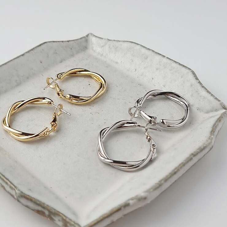 lattencos ツイスト フープ ピアス 全2色韓国 アクセサリー ピアス 大人 カジュアル ゴールド シルバー フープピアス フープ シンプル ベーシック lattencos ラテアンドコス アクセサリー
