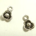 【10%OFFクーポン!11/27(木)1:59まで】YUKATANゆかたん フラワーシルバーパーツ2個で1セット 横幅4.59mm×高さ6.40mmで三枚花び...