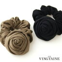【5/16 1:59まで 5%OFFクーポン】VINGTAINE シュシュ ローズモチーフ スエード調 薔薇 ヘアゴム シンプル ヘアアクセサリー 可愛い ギフ...