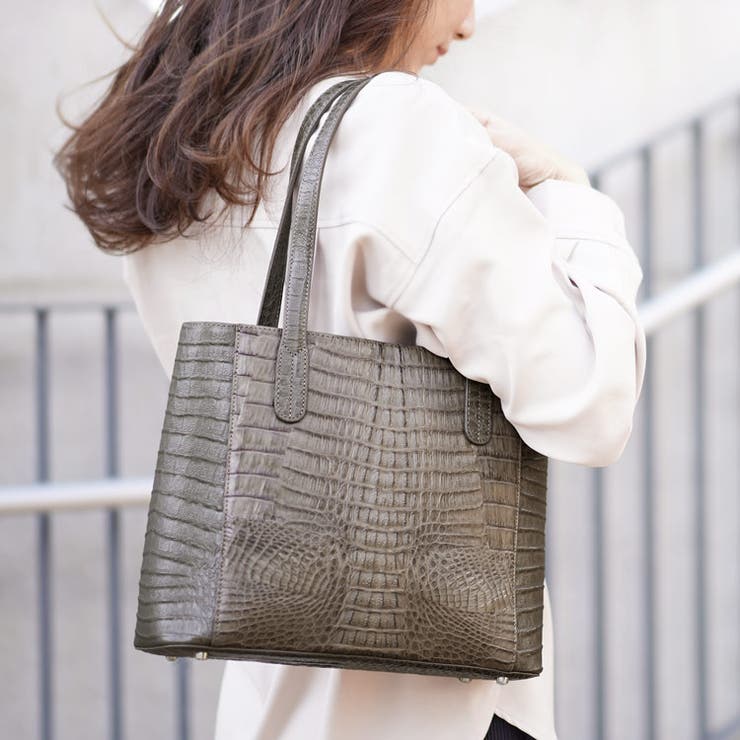 【10％OFFクーポン！11/27(木)1:59まで】sankyo shokai トートバッグ レディース A4 カイマン 牛革 トート バッグ 大人 通勤 革 本革 肩掛け 型押し ファスナー付き 大容量 鰐革 40代 30代 ギフト プレゼント 5F