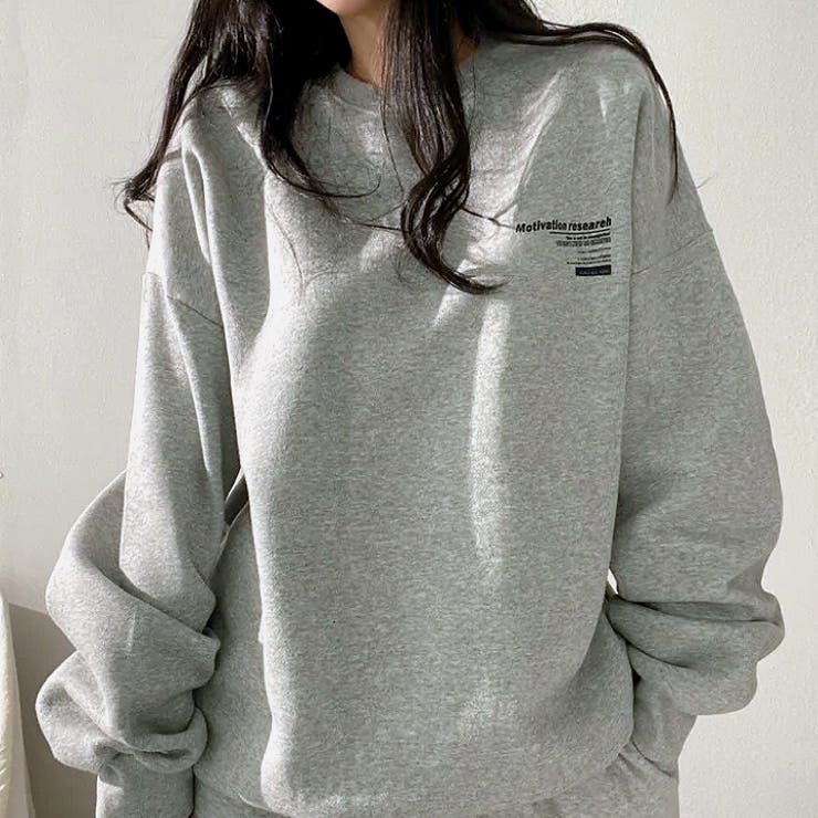 SHEENA Motivationロゴオーバーサイズトレーナー　秋　冬　秋服　冬服　長袖　スウェット　裏起毛　トップス　ゆったり　大きいサイズ　体型カバー　カジュアル　ストリート　スポーティー　韓国　韓国ファッション　トレンド　バックプリント　主婦　学