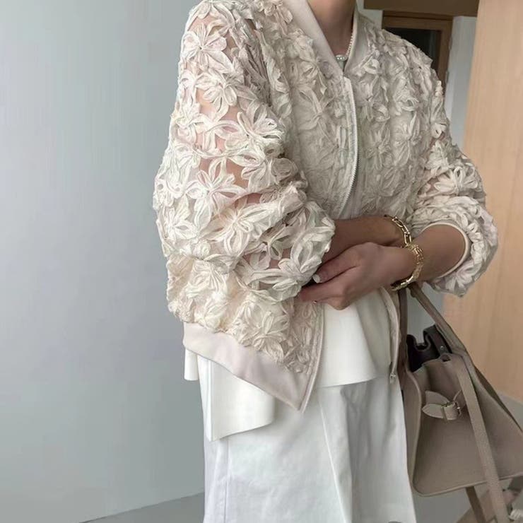 maison de LATIR 大人っぽく華やかな印象のレースブルゾン アウター 上着 ライトアウター 羽織 夏 ノーカラー ジップアップ おしゃれ レース 抜け感 シアー シースルー 透け感 花柄レース 繊細 軽やか 夏 メッシュ ノーカラー 上品 か