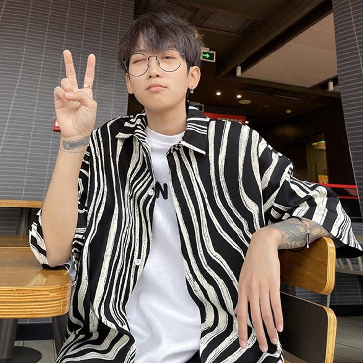 Decorative 柄シャツ ランダム ストライプ ウェーブ カーブ モノトーン 縦縞 ブラック ホワイト 黒 白 半袖 半袖シャツ オーバーサイズ 衣装 韓国 大きいサイズ 個性的 春服 夏服 トップス