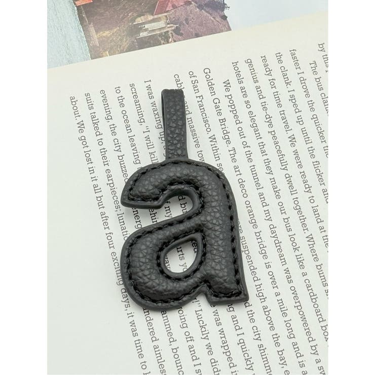 【20%OFFクーポン!11/25(火)限定!】TAKA-Q WOMEN ビーガンレザー イニシャルチャーム 【a】小文字タイプ 小物