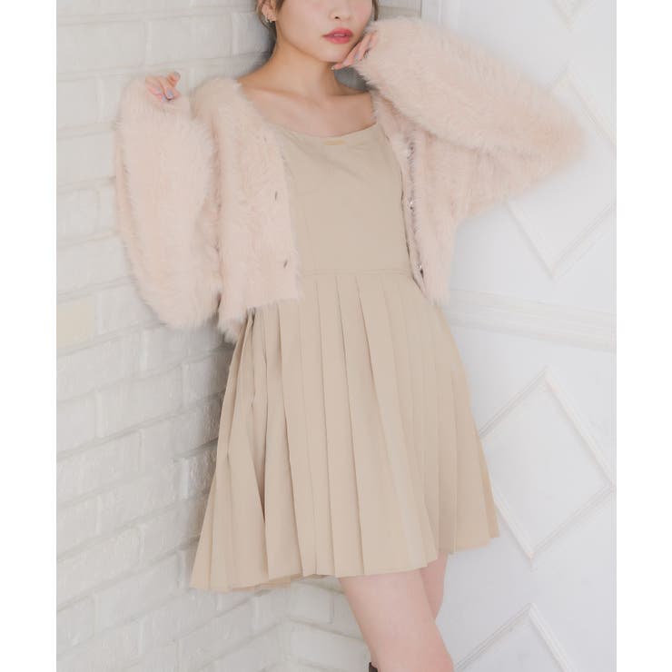 【20％OFFクーポン！11/20(木)限定！】RETRO GIRL プレート付プリーツキャミOP ワンピース・ドレス