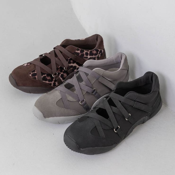 EVOL 【S-LLサイズ展開・軽量】クロスストラップスニーカー シューズ・靴のサムネイル