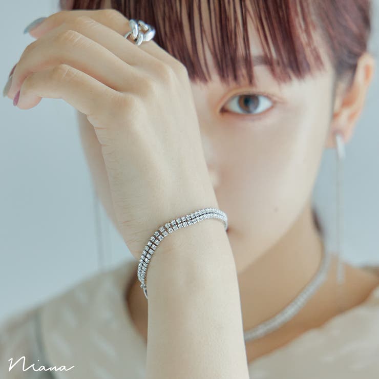 【10％OFFクーポン！1/16(金)1:59まで】Fashion Letter niana ニアナ ブレスレット バングル レディース 結婚式 アクセサリー ラインストーン ビジュー 華奢 シンプル ジュエリー ゴールド シルバー パーティー 大人 フ