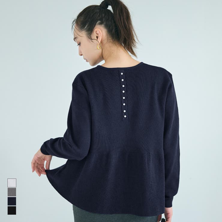 【10％OFFクーポン！11/27(木)1:59まで】coca バックスタイルにさりげない華やかさを添える、パール付きフレアニットトップス トップスのサムネイル