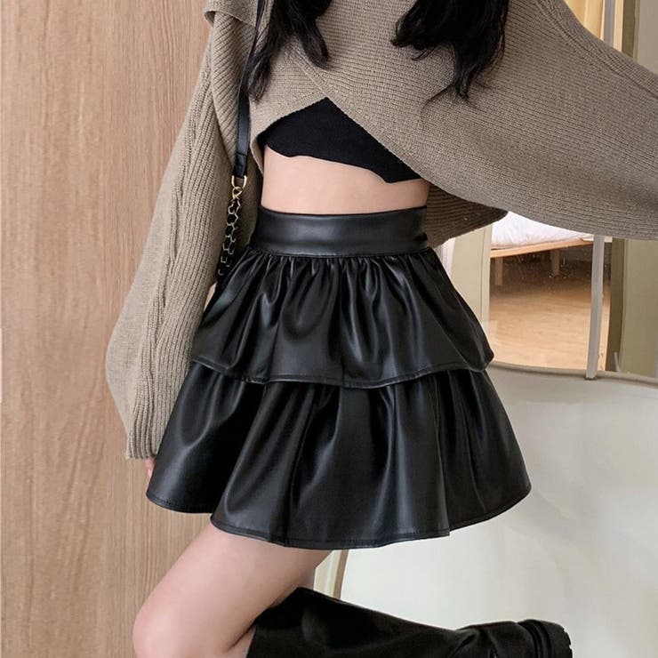 maison de LATIR ふわっと揺れて華やかミニスカート ボトム かわいい 華やか モード フェミニン レザー調 スタイルアップ ショート丈 スカート 美脚 秋冬 トレンド おしゃれ フリル フレア ファスナー チャック 裏地付き スカート