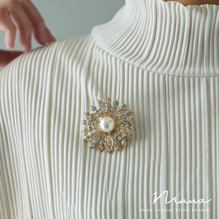 Fashion Letter niana ニアナ ブローチ レディース スノー クリスタル ビジュー コサージュ ピンバッチ 上品 結婚式 アクセサリー ジュエリー ゴールド パーティー 大人 ゴージャス ジャケット フォーマル 二次会 成人式 謝恩会