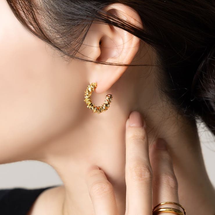 CREAM-DOT ピアス 金属アレルギー ニッケルフリー 18kコーティング レディース C型 フープ メタル 艶 凹凸 キラキラ スタッドピアス ゴールド シルバー ピンクゴールド アクセサリー