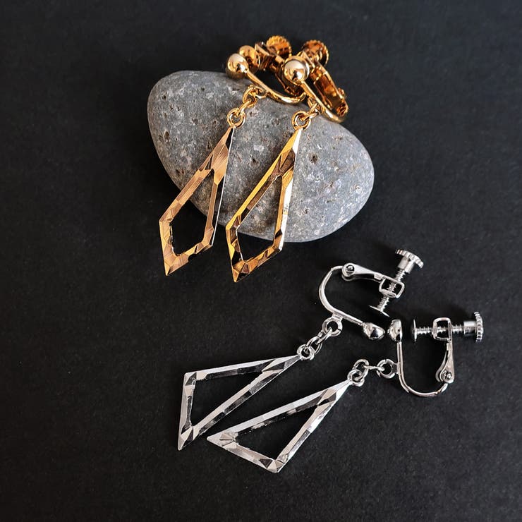 Melody Accessory イヤリング ピアス K18GP ダイヤカット ひし形 揺れる 大ぶりメタル トライアングル オフィス 結婚式 ゴールド シルバー プレゼント アクセサリー