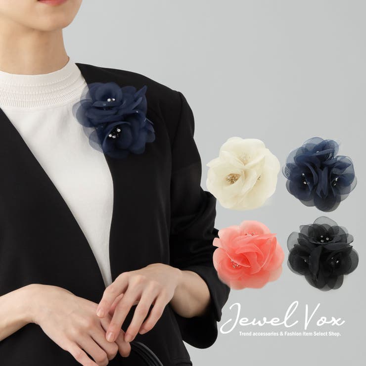 Jewel vox ストーン付き トリプルフラワー コサージュ クリップ ブローチ 入学式 卒業式 フラワー花 シンプル レディース 女性 結婚式 カジュアル パーティードレス アクセサリー 韓国 大人 人気 韓国ファッション アクセサリー