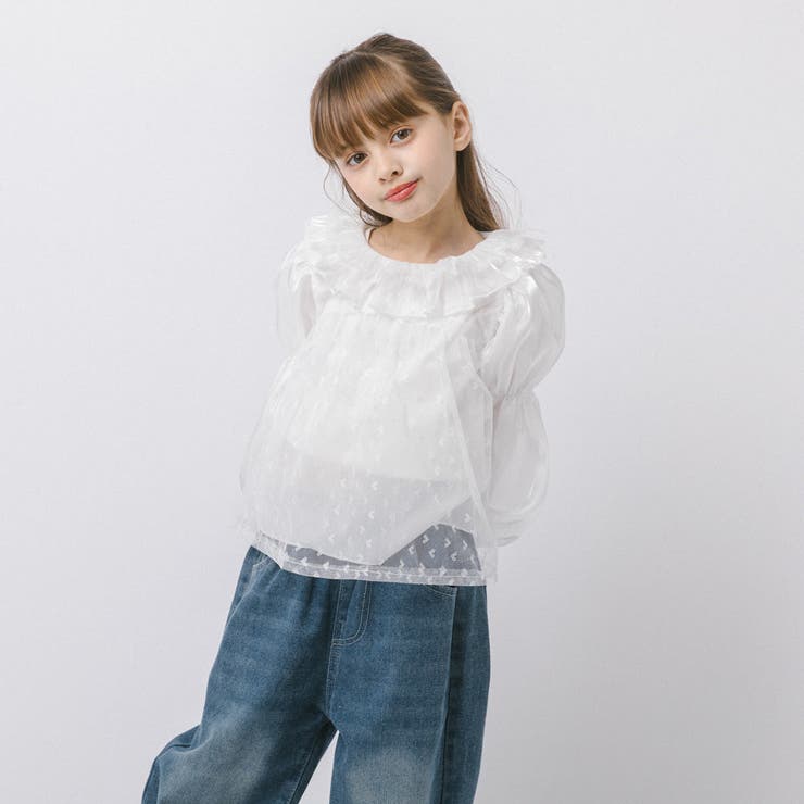 ふわっとしたパフスリーブとドッキングチュールデザインが女の子らしい春ブラウス。 ドッキングデザインで透け感の着になるチュールも裏地つきでインナーを気にせずご着用頂けます。 Aラインに広がるデザインなので体型を気にせずおしゃれを楽しめるのもうれしいポイント。 春に1枚持っておきたいマストバイ。 【スタイリング案】 ゆるっとしたデニム合わせでオトナ抜け感ナチュラルコーデに。 裏地をインしてショートパンツとショートブーツ合わせでガーリーに。 タイトなフレアデニムやフレアレギンスを合わせればオトナガーリーな着こなしをお楽しみ頂けます。 ■モデル 身長118.5cm 着用サイズ110cm ■サイズ 110cm 着丈40 身幅33 肩幅25 袖丈39 120cm 着丈42 身幅34 肩幅26 袖丈42 130cm 着丈45 身幅35 肩幅27 袖丈44 140cm 着丈48 身幅36 肩幅28 袖丈45 150cm 着丈50 身幅37 肩幅29 袖丈47 ■商品仕様 裏地:あり/生地の厚さ:普通/透け感:なし/伸縮性:なし ■素材 本体：ポリエステル100%■対象女の子返品・交換について購入後の交換は受け付けておりません。予めご了承ください。返品を希望される場合は購入履歴一覧の「ショップへの問い合わせ」よりお問い合わせください。=========================複数配送先指定について1件の注文に対して、異なる住所への配送は対応出来かねます。恐れ入りますが、異なる住所へ配送をご希望の場合、配送先毎に分けて注文いただきますようお願い申し上げます。【トップスKIDS】ホワイト ブラック 110cm 120cm 130cm 140cm 150cmホワイト ブラック