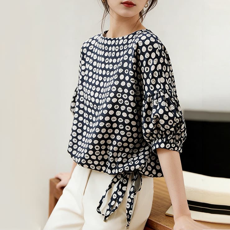 【10％OFFクーポン！7/26(日)1:59まで】Doux Belle 総柄デザインブラウス レディース トップス トップス