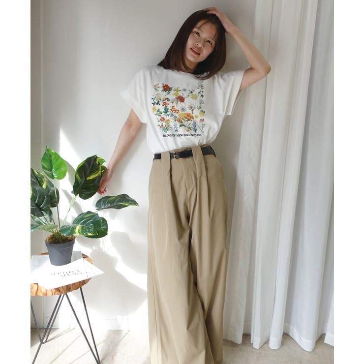 【10％OFFクーポン！6/11(木)1:59まで】CORNERS 花図鑑Tシャツ トップス