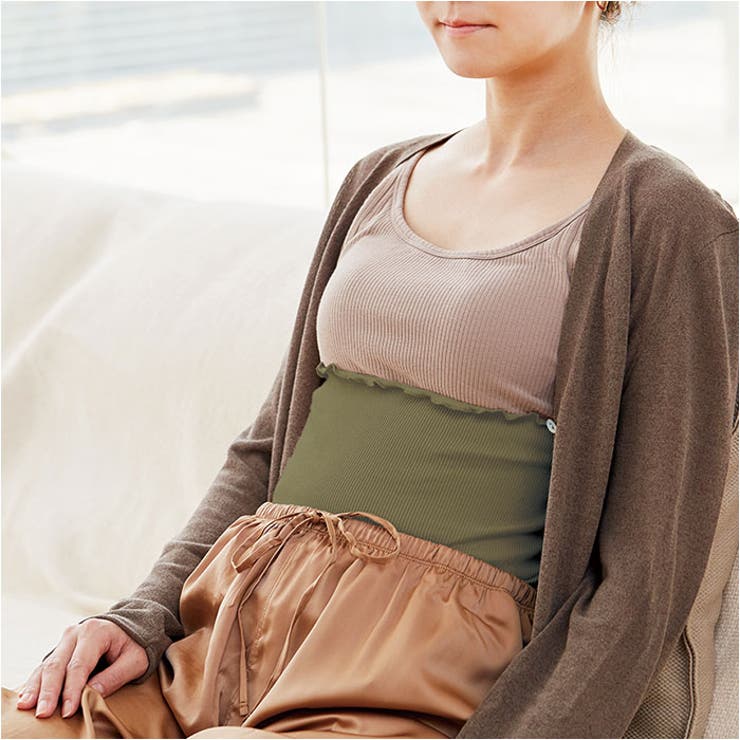 ・こっそり冷えとり♪「ビューウェル オントミー とろみ腹巻き」が登場。・”オン（温）して美しくしなやかに♪冷えがちなカラダを優しく温めるセルフケアシリーズ「オントミー」。・オールシーズン快適！夏は吸湿、冬は保温効果のあるシルク混素材を採用。・こだわりのとろみ質感とカラダに寄り添う伸縮性で、身体を優しく包んで温める腹巻き。・薄手の生地感で、シルエットが気になりにくいのもポイント。・アンダーバストから腹下まですっぽり覆えるロングタイプ。・締めつけ感のない端フリルデザインで、ストレスフリー。・就寝時の保湿マスクとしても使える2wayタイプ。ネックウォーマーとして使ってもOK。・ご自宅で手洗いできるから、お手入れがラクチン。【素材】レーヨン、ナイロン、ポリウレタン、シルク【生産国】中国【サイズ】【適応ウエストサイズ】約50cm〜約110cm[縦]約37cm／[横]約20cm※サイズは当店計測の実寸サイズです。実際の商品ならびにメーカー表記サイズとは多少の誤差が生じる場合がございます。あらかじめご了承ください。【重量】約47g【注意点】※手洗い 可※ドライクリーニング 不可※乾燥機 不可※長時間日光にあたったり、摩擦、水漏れなどによる色落ちや色移りすることがあります。※お取り扱いの際は、商品やパッケージなどに記載されている品質表示、アテンションタグ、ご使用上の注意事項などを必ずご確認下さい。※本来の目的以外にはご使用にならないで下さい。※カメラやモニターの性質により、画像と実物の色の違いがある場合がございますのでご理解願います。【キーワード】腹巻き はらまき おなか お腹 シルク混 吸湿 保温 肌触り とろみ感 保湿マスク ネックウォーマー 伸縮 ストレッチ インナー 下着 アンダーウエア 部屋着 Beauwell ビューウェル On to me オントミー 206-31 とろみ腹巻き レディースファッション返品・交換について購入後の交換は受け付けておりません。予めご了承ください。返品を希望される場合は購入履歴一覧の「ショップへの問い合わせ」よりお問い合わせください。=========================複数配送先指定について1件の注文に対して、異なる住所への配送は対応出来かねます。恐れ入りますが、異なる住所へ配送をご希望の場合、配送先毎に分けて注文いただきますようお願い申し上げます。【インナー・下着WOMEN】腹巻き ミルクアイボリー パウダーピンク オリーブグリーン
