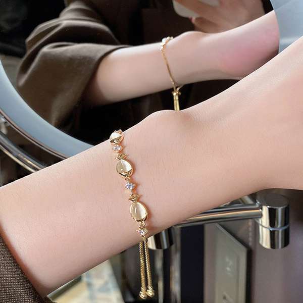 【11日23時まで1,878円】送料無料 チェーンブレスレット レディース ゴールド 小魚モチーフ キラキラ ラインストーン ギフト ファッション小物 かわいいジュエリー プレゼント お洒落 大人人気 女子会