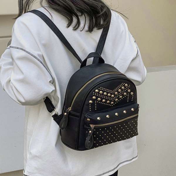 【11日23時まで3,519円】送料無料 バックパック レディース 鞄 通勤通学 肩掛けバッグ お出かけかばん 合成皮革 背面ポケット付き 韓国ファッション オシャレカバン 黒 PUリュック 女子 カジュアル 多収納