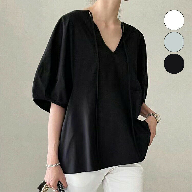 たっぷりのギャザーとボリューム袖が映える、1枚でコーデの主役になる