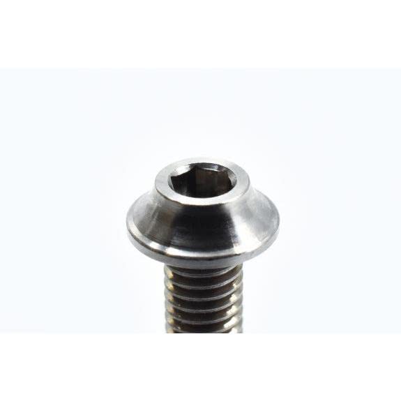 Reve D M3×18mm BHスクリュー RT-020-18 レーヴ ディー、M3×18mm BHスクリュー。 【JANコード】4582586513069 【状態】新品 【発送】1〜2営業日で発送（休業日除く）