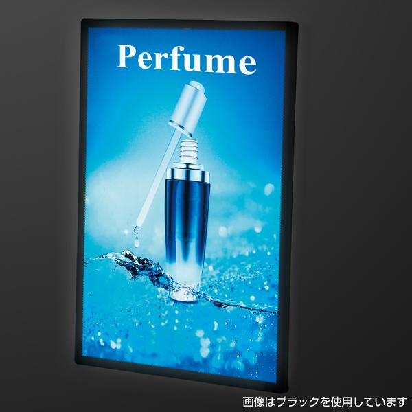 ショップスアシスト 楽天市場店のLEDパネル A3 ウルトラスリムライトパネル ホワイトフレーム 312×427mm 光る ポスターフレーム 額縁 ポスターパネル LED 看板 ポスター差し込み式 おしゃれ 店舗 フレームパネル 店舗用 飲食店 カフェ led看板 ポスター看板｜アングル2