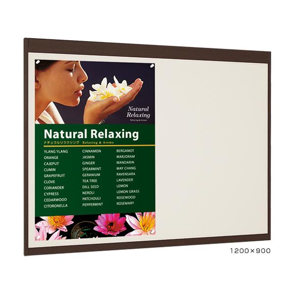取付が簡単・キレイなオープンフレーム構造。 ベニヤにクロスを貼っているので、 ピンや画鋲でのポスターセットが可能です。 ■種別：6702 A0ヨコ ■フレームカラー：SP 木目セピア ■仕様/カラー：掲示シート仕様/アイボリー ■本体外寸：W1229×H944×D20mm ■有効画面寸法：W1199×H851mm ■重量：6.2kg ■フレームサイズ：上：幅60mm、下：幅33mm、左右：幅15mm ■素材：フレーム：アルミ押出材アルマイト仕上、面板：t4mmベニヤ掲示シート貼り ■付属備品：直付け用ビス ■備考：屋内仕様