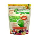 グリーンモーニングスムージー 200g 商品説明 『グリーンモーニングスムージー 200g 』 ◆満足素材として茶花エキス末100mg、サイリウム・ハスク、グルコマンナンを配合。満腹感をサポート ◆219種類の食物・酵素を配合 ◆低カロリー(55kcaL) ◆食物繊維9500mgを配合 ◆11種のビタミン、カルシウム、マグネシウム、鉄を配合 ◆ミキサー要らず、シェイカーも不要！手で混ぜるだけで簡単にスムージーが完成します。 ◆計量用スプーン付きです。 グリーンモーニングスムージー 200g 　詳細 【栄養成分】 エネルギー・・・55kcaL たんぱく質 1.4g 脂質 0g 糖質 7.7g 食物繊維 9.5g ナトリウム 40mg ビタミンA 180μg ビタミンD 1.8μg ビタミンE 2.7mg ビタミンB1 0.37mg ビタミンB2 0.37mg ナイアシン 3.7mg ビタミンB6 0.33mg ビタミンB12 0.8μg 葉酸 73μg パントテン酸 2.2mg ビタミンC 29mg カルシウム 233mg マグネシウム 83mg 鉄 2.5mg 茶花エキス末 100mg 原材料など 商品名 グリーンモーニングスムージー 200g 原材料もしくは全成分 水溶性食物繊維、デキストリン、大麦若葉末、大豆たんぱく、濃縮植物酵素(米コウジ、ハトムギ、リンゴ、パイナップル、ブドウ果皮・種子、バナナ、玉ネギ、キウイ、キャベツ、カボチャ、トマト、人参、ピーマン、ブロッコリー、オレンジ、大根、ザクロ果汁、玄米、舞茸、乾椎茸、ローズヒップ、ウコン、大麦、シナモン、ユズ、生姜、田七人参、ナツメ、モロヘイヤ、明日葉、甘藷、山芋、大豆、モチキビ、モチアワ、ヒエ、丸麦、タカキビ、赤米、赤モチ米、黒モチ米、緑米、ハルウコン、ガジュツ、ササゲ、黒豆)、サイリウム・ハスク、茶花エキス末、果汁パウダー(デキストリン、オレンジ濃縮果汁、ブドウ濃縮果汁、リンゴ濃縮果汁、砂糖、温州みかん濃縮果汁、ブルーベリー濃縮果汁、ピーチ濃縮果汁、分岐オリゴ糖)、グルコマンナン、植物発酵物乾燥粉末(デキストリン、黒糖、果実・野菜(オレンジ、パイナップル、バナナ、リンゴ、パパイア、グァバ、人参、キウイ、その他)、野草エキス(パフィア、ローズマリー、カツアバ、紫イぺ、キャッツクロー、その他)、穀物(玄米、インゲン豆、トウモロコシ、オーツ麦、大麦、エンドウ豆、カシューナッツ、黒ゴマ、キビ、大豆、ライ麦、その他)、海藻(わかめ、昆布、海苔)、ハチミツ)、植物発酵食品(デキストリン、てんさい糖、黒糖、麦芽糖、ヨモギ、ウコン、どくだみ、キダチアロエ、高麗人参、大豆、バナナ、山芋、リンゴ、その他)、植物発酵エキス(糖類、果実類、野菜類、野草類、豆類、きのこ類、海藻類、穀類)、バナナピューレ、野草発酵エキス(オリゴ糖、砂糖、てんさい糖、ヨモギ、その他)、増粘多糖類、酸味料、貝Ca、香料、酸化Mg、甘味料(アスパルテーム・L-フェニルアラニン化合物、アセスルファムK)、V.C、ピロリン酸鉄、抽出V.E、ナイアシン、パントテン酸Ca、V.B1、V.B6、V.B2、V.A、葉酸、V.D、V.B12 内容量 200g 販売者 ファイン ご使用方法 ★しっかり1食 ・大きめのコップに水を200mL入れ、本品を20g(添付のスプーン約2杯)加え、手持ちのスプーンなどですぐにかき混ぜてください。 ★食事にちょこっとプラス ・コップに水を100mL入れ、本品を10g(添付のスプーン約1杯)加え、手持ちのスプーンなどですぐにかき混ぜてください。 ご使用上の注意 ・開封後はチャックをしっかり閉め涼しいところに保存し、お早めにお召し上がりください。 ・体質に合わないと思われるときは、お召し上がりの量を減らすか、または止めてください。 ・製造ロットにより色や味などに多少の変化がありますが品質には問題ありません。 ・1日の摂取目安量を守ってお召し上がりください。 ・一度に多量に食べると、体質によりお腹がゆるくなる場合があります。 ・本品を溶かした後は、お早めにお召し上がりください。 ・妊娠中や授乳中の方は本品のご使用をお控えください。 ・通院中の方はお召し上がりの前に医師にご相談ください。 広告文責 株式会社プログレシブクルー072-265-0007 区分 健康食品【20個セット】グリーンモーニングスムージー 200g×20個セット