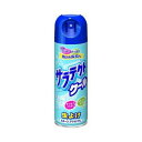 サラテクト クール 200mL 商品説明 『サラテクト クール 200mL 』 ◆ペパーミントオイル配合で、使い心地爽やかなサラテクトクール ◆まんまる粒子のピュアパウダーが、虫よけ成分を包み込んでいるから、お肌サラサラやさしいつけ心地＆効きめ長持ち ◆むせにくく、つけたい所にムラなくスプレーできます。 ◆保湿成分アロエエキス配合 お肌にやさしい保湿成分アロエエキス配合です。また皮膚アレルギーテスト済みです。※全ての方にアレルギーが起きないというわけではありません。 ◆体感-5度の虫よけ(降下温度) お肌にスプレーするだけで、体感-5度の爽快な使い心地です。スポーツやアウトドアにもおすすめです。 サラテクト クール 200mL 　詳細 原材料など 商品名 サラテクト クール 200mL 原材料もしくは全成分 (1缶(200mL)中) ディート4g(原液換算：10％) 内容量 200mL 販売者 アース製薬 効能 効果 ・蚊、ブユ(ブヨ)、アブ、ノミ、イエダニ、サシバエ、トコジラミ(ナンキンムシ)の忌避 ご使用方法 ・初めて使う時は、キャップ上部の安全弁を取り除いてからご使用ください。 ・使用前に缶をよく振って、腕・足などには約15cmの距離からスプレーし、顔・首筋には、手のひらにスプレーしてお肌にぬってください。 ご使用上の注意 ★相談すること ・目に入ったり、飲んだり、なめたり、吸い込んだりすることがないようにし、塗布した手で目をこすらないこと。万一目に入った場合には、すぐに大量の水又はぬるま湯でよく洗い流すこと。また、具合が悪くなる等の症状が現れた場合には、直ちに、本品にエタノールとディートが含まれていることを医師に告げて診療を受けること。 ★その他の注意 ・定められた使用方法を守ること。 ・子供(12才未満)に使用させる場合には、保護者等の指導監督の下で、以下の回数を目安に使用すること。なお、顔には使用しないこと。 (1)6ヵ月未満の乳児には使用しないこと (2)6ヵ月以上2才未満は、1日1回 (3)2才以上12才未満は、1日1〜3回 ・目の周囲や粘膜、傷口にスプレーしないこと。 ・噴射気体を直接吸入しないこと。 ・同じ皮膚面に続けて3秒以上スプレーしないこと。 ・変色のおそれがあるので、腕時計等のプラスチック製品、ストッキングにはかけないこと。 ・肌にかぶれなどの異常が生じた場合は、使用を中止すること。 ・漫然とした使用を避け、蚊、ブユ等が多い戸外での使用等、必要な場合にのみ使用すること。 ★保管及び取扱い上の注意 ・直射日光(車の中等)や火気を避け、子供の手の届かない涼しい所に保管すること。 ・缶のさびを防ぐために、水周りや湿気の多い場所には置かないこと。 ★廃棄の方法 ・本品は使い切ってから捨てること。 ・捨てるときは、火気のない屋外でボタンを押し、噴射音が消えるまでガスを抜いて、各自治体の定める方法に従って廃棄すること。 ※ガスの抜き方 ボタンを押したままキャップの後部に開いた穴からつまようじ等を押し込むと、ボタンがロックされ最後までガスを噴射できます。 広告文責 株式会社プログレシブクルー072-265-0007 区分 日用品サラテクト クール 200mL×5個セット