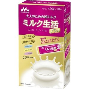森永 ミルク生活プラス スティックタイプ 商品説明 『森永 ミルク生活プラス スティックタイプ』 ◆シニアの健康にお勧めの成分がまとめて摂取できる、「大人のための粉ミルク」です。 ◆森永乳業100年の実績を活かした商品です。 ◆健康をサポートする6つの成分(ラクトフェリン、シールド乳酸菌、ビフィズス菌BB536、カルシウム、中鎖脂肪酸、鉄)がぎゅっと詰まっています。 ◆ビタミン、ミネラル、食物繊維も入ってます。 森永 ミルク生活プラス スティックタイプ　詳細 原材料など 商品名 森永 ミルク生活プラス スティックタイプ 原材料もしくは全成分 デキストリン、乳糖、乳たんぱく質、調整脂肪、三温糖、中鎖脂肪酸含有粉末油脂、カゼイン、難消化性デキストリン、ガラクトオリゴ糖液糖、ラクチュロース、ビフィズス菌末、精製魚油、殺菌乳酸菌粉末、カゼイン消化物、乾燥酵母／炭酸Ca、クエン酸Na、リン酸K、塩化Mg、クエン酸、加工でん粉、塩化K、レシチン(大豆由来)、リン酸Ca、炭酸K、V.C、ラクトフェリン、塩化Ca、香料、ピロリン酸鉄、V.E、ナイアシン、パントテン酸Ca、V.B6、V.A、V.B2、V.B1、葉酸、マリーゴールド色素、V.D、V.B12 保存方法 高温多湿を避けて保管してください。 内容量 20g*10本入 販売者 森永乳業 ご使用方法 1. コップにスティック1本(20g)を入れます。 2. 約100mLの水やお湯を入れて、よくかき混ぜます。 ・水にもよく溶けます。 ・お好みの濃さでお召し上がりください。 ・ビフィズス菌は熱に弱いため、40度までのご利用をお勧めします。 ・コーヒーや青汁などに混ぜても美味しく召し上がれます。 ※スプーン(大さじ)は別途ご用意ください。 品名・名称 栄養調整食品 アレルギー物質 (27品目中)乳成分、大豆 1本(20g)当たり ビフィズス菌BB536(生菌)：20億個 シールド乳酸菌(R)(殺菌)：100億個配合 ご使用上の注意 ・本品は乳幼児用ミルクではありません。 ・直射日光を避け室温で保存し、冷蔵庫等には入れないでください。 ・一度封をきったスティックは残さず使い切ってください。 ・溶かしたミルクはお早めにお飲みください。 広告文責 株式会社プログレシブクルー072-265-0007 区分 食品森永 ミルク生活プラス スティックタイプ 20g*10本入 ×3個セット