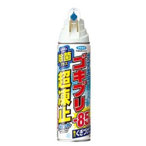 フマキラーゴキブリ超凍止ジェット 210ml 商品説明 『フマキラーゴキブリ超凍止ジェット 210ml』 殺虫成分ゼロ！すばやいゴキブリの動きを鈍らせ、降下温度−85℃※2の冷却効果で瞬間行動停止！ ※1：当社従来品比 ※2：条件により異なります。 ※本品は行動停止剤であり、殺虫剤ではありません。 ●くぎづけ成分2倍！ くぎづけ成分を2倍※配合し、さらに逃がしにくくなりました。冷却効果が出る前に、すばやいゴキブリの動きを鈍らせます。 ※当社従来品比 ●新開発・広角噴射ノズル採用。 噴射角度が広い新ノズルにより、冷却範囲が広がりました。すばやいゴキブリにも噴霧がかかりやすく、逃がしません。 ●冷却効果で瞬間行動停止！ 降下温度−85℃※の冷却効果で、すぐにゴキブリの動きを止めて逃がしません。 ※条件により異なります。 ●除菌効果で処理後もきれい！ いろいろな細菌が付着しているゴキブリを処理した後の床や壁を、しっかり除菌します。 ●殺虫成分不使用。 殺虫剤を使用していないので、お子様やペットのいるご家庭にもおすすめです。 ●使用後のニオイ・ベタつきなし。 【フマキラーゴキブリ超凍止ジェット 210ml　詳細】 原材料など 商品名 フマキラーゴキブリ超凍止ジェット 210ml 販売者 フマキラーお客様相談室 0077-788-555 広告文責 株式会社プログレシブクルー072-265-0007 区分 日用品フマキラーゴキブリ超凍止ジェット 210ml ×10個セット