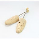 COLUMBUS ウッドキーパー 男性用フリーサイズ（目安25.0~27.0cm）木製(パイン材) （ベージュ） 商品説明 『COLUMBUS ウッドキーパー 男性用フリーサイズ（目安25.0~27.0cm）木製(パイン材) （ベージュ）』 スプリングタイプの木製キーパー　男性用フリーサイズです。（目安 25?27cm） 木：パイン材 シューキーパーは、革靴の型くずれを防ぎ、革靴の履きシワを伸ばします。 靴をより良い状態で保ち続けるアイテムです。 革靴の履きシワを伸ばし、ソールの反り上がりを復元します 吸収性に優れたパイン材使用したシュートリーです。革靴の中を快適に保ちます 【COLUMBUS ウッドキーパー 男性用フリーサイズ（目安25.0~27.0cm）木製(パイン材) （ベージュ）　詳細】 原材料など 商品名 COLUMBUS ウッドキーパー 男性用フリーサイズ（目安25.0~27.0cm）木製(パイン材) （ベージュ） 販売者 コロンブス株式会社 広告文責 株式会社プログレシブクルー072-265-0007 区分 日用品COLUMBUS ウッドキーパー 男性用フリーサイズ（目安25.0~27.0cm）木製(パイン材) （ベージュ）×20個セット