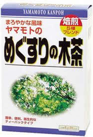 山本漢方　めぐすりの木茶 8g×24包 商品説明 「山本漢方　めぐすりの木茶 8g×24包」 めぐすりの木を主原料に、ハブ茶・どくだみ・南天など5種類の自然植物をブレンドしたお茶です。めぐすりの木は「長者の木」ともいわれ、日本だけに自生するカエデ科の植物です。β-シトステロールやその配糖体、ロドデンドリンなどの成分を含んでいます。ご家族皆なさまでお楽しみください。薄い紙材質のティーバッグを使用していますので、冷水・煮だしどちらでもおいしくお召し上がりいただけます。 【山本漢方　めぐすりの木茶 8g×24包 詳細】 原材料など 商品名 山本漢方　めぐすりの木茶 8g×24包 原材料 めぐすりの木 内容量 3g×44包 保存方法 直射日光を及び、高温多湿のところを避けて、保存してください。また、本品は穀物の原料を使用しておりますので、虫、カビの発生を防ぐために、開封後はお早めに、ご使用ください。尚、開封後は輪ゴム、又はクリップなどでキッチリと封を閉め、涼しい所に保管してください。特に夏季は要注意です。 メーカー 山本漢方製薬 作り方 お水の量はお好みにより、加減してください。 やかんの場合 沸騰したお湯、約200cc〜400ccの中へ1パックを入れ、とろ火にして約5分間以上、充分に煮出し、お飲み下さい。パックを入れたままにしておきますと、濃くなる場合には、パックを取り除いて下さい。 ペットボトルとウォータポットの場合 上記のとおり煮出した後、湯ざましをして、ペットボトル又は、ウォーターポットに入れ替え、冷蔵庫に保管、お飲み下さい。 キュウスの場合 ご使用中の急須に1袋をポンと入れ、お飲みいただく量の湯を入れてお飲み下さい。濃いめをお好みの方はゆっくり、薄目をお好みの方は、手早く茶碗に給湯してください。 ご使用上の注意 ●本品は、天然の原料のため、製品の刻みに色調が多少異なることがありますが、品質には問題がありませんので、ご安心してお召し上がりください。 ●本品は天然物を使用しておりますので、虫、カビの発生を防ぐために、開封後はお早めに、ご使用ください。尚、開封後は輪ゴム、又はクリップなどでキッチリと封を閉め、涼しい所に保管してください。特に夏季は要注意です。 ●本品のティーパックの材質には、色、味、香りをよくするために薄く、すける紙材質を使用しておりますので、パック中の原材料の微粉が漏れて内袋の内側の一部に付着する場合がありますが、品質には問題ありませんので、ご安心してご使用ください。 広告文責 株式会社プログレシブクルー072-265-0007 区分 日本製・健康食品山本漢方　めぐすりの木茶 8g×24包×3個セット