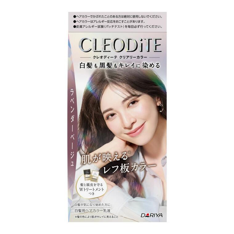 ダリヤ クレオディーテ クリアリーカラー 白髪用 ラベンダーベージュ（72g＋72g）　1個 商品説明 『ダリヤ クレオディーテ クリアリーカラー 白髪用 ラベンダーベージュ（72g＋72g）　1個』 白髪を気にせず、自分らしい髪色を楽しめるヘアカラー。 肌映えに着目したやわらかな透明感を楽しめるカラーライン。 【ダリヤ クレオディーテ クリアリーカラー 白髪用 ラベンダーベージュ（72g＋72g）　1個　詳細】 原材料など 商品名 ダリヤ クレオディーテ クリアリーカラー 白髪用 ラベンダーベージュ（72g＋72g）　1個 内容量 1個 販売者 ダリヤ ご使用方法 ・染毛の48時間前には毎回必ず皮膚アレルギー試験（パッチテスト）をしてください。 ・ご使用の際は使用説明書をよく読んで正しくお使いください。 ヘアカラー前の乾いた髪に、付属のプレトリートメントを頭皮、髪の根元から毛先までなじませます。 洗い流す必要はありません。 1　2剤に1剤を全量加え、キャップをしめ、上下によく振って混ぜ合わせます。キャップをすぐにはずし、ブラシ型ノズルにつけ替えます。 2　髪全体に混合乳液をムラなく塗り、充分になじませた後、25分程放置します。 3　よくすすぎ、シャンプー・コンディショナーをした後、付属のアフタートリートメントで仕上げます。 ・混合乳液・すすぎ湯が目に入らないように特に注意してください。 広告文責 株式会社プログレシブクルー072-265-0007 区分 医薬部外品ダリヤ クレオディーテ クリアリーカラー 白髪用 ラベンダーベージュ（72g＋72g）　1個×3個セット